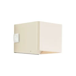 Brilliant Iseo Vägglampa Plast Beige 4W 300lm - 830 Varm Vit | IP44 - Utomhus - Rörelse- och Ljussensor - USB Uppladdningsbar
